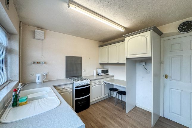 19 Severn Road, Stourbridge photo 4