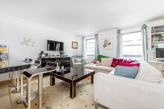 Flat to rent in Devonshire Place Mews, London