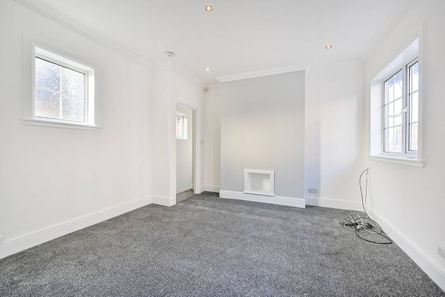 Thumbnail Flat to rent in Old Oak Road, North Acton, London