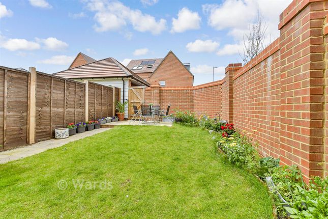 4, Laxtons Crescent, Sittingbourne photo 2