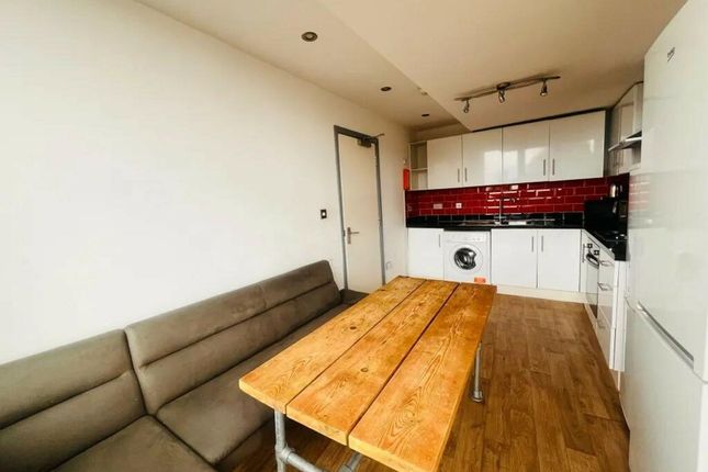 Room 2, 601 Noor Court Raven Row, London photo 3