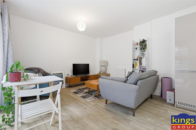 Flat 1, 14, Hoffmans Road, London photo 2