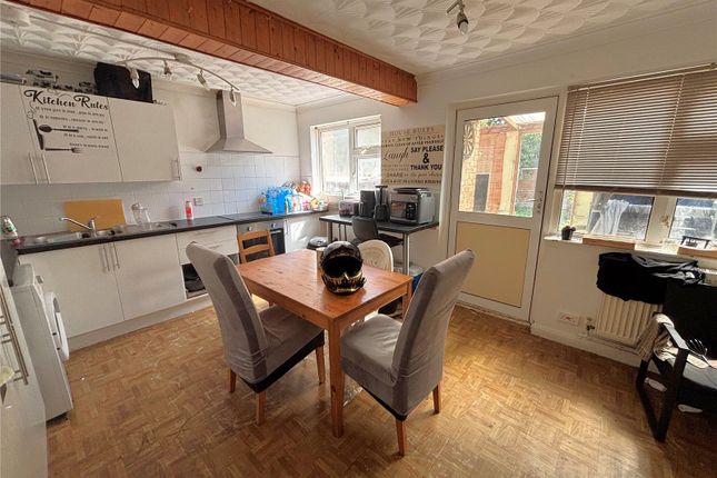 109, Pelican Close, Hampshire photo 4