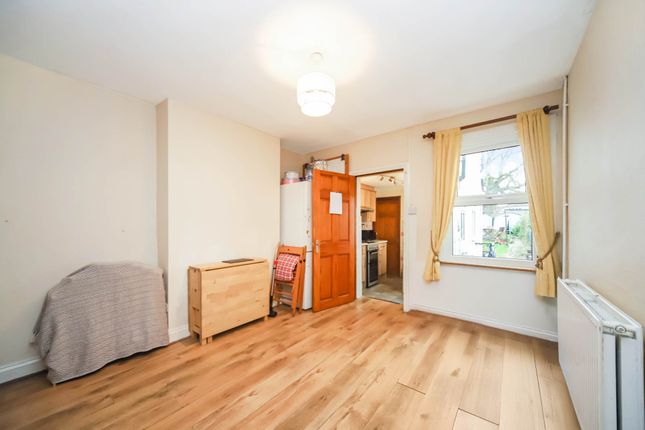 69, Longfield Road, Tring photo 4