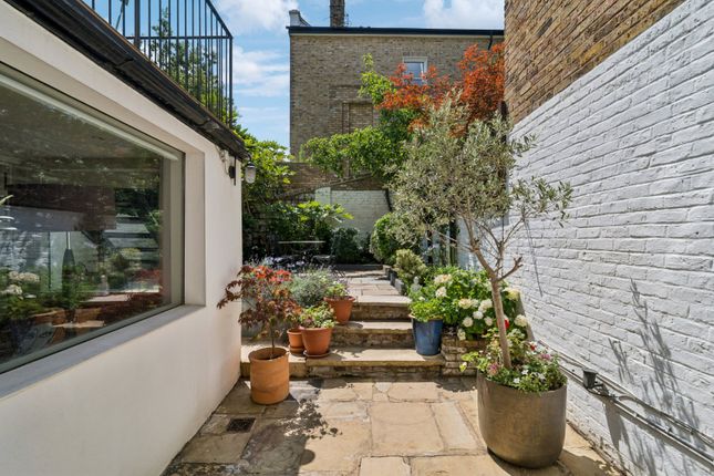 Flat A, 123, Gloucester Avenue, London photo 4