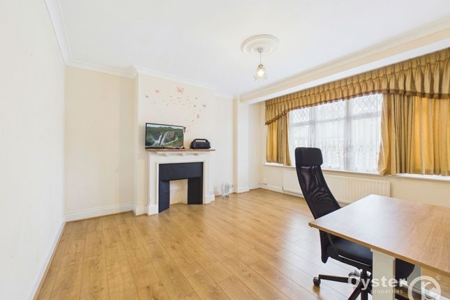 60 Seafield Road, London photo 2