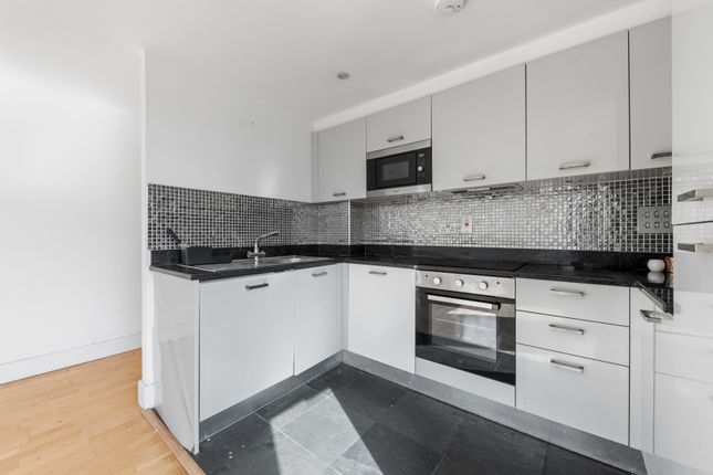 Flat to rent in Streatham Place, London