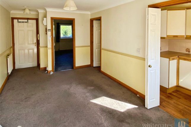 Flat 3, The Lawns,, High Street, Heckmondwike photo 4