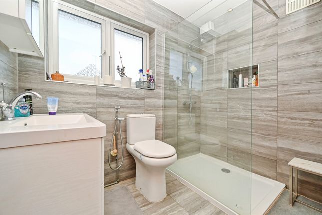 22, Codicote Drive, WATFORD photo 4