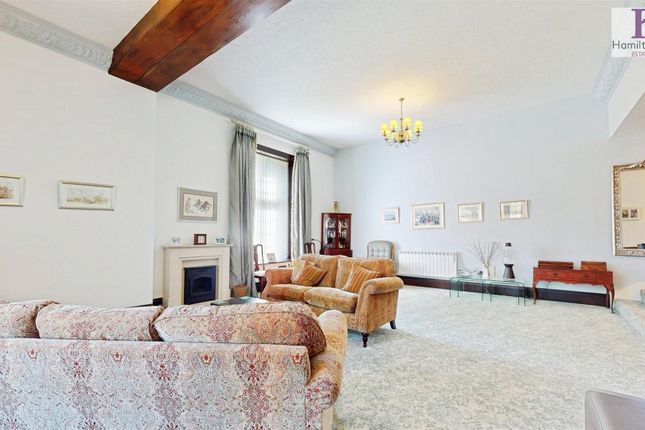 8, Sinderhill Court, Halifax photo 3