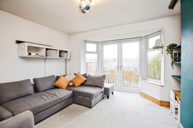 10, Sunnybank Crescent, Greetland photo 4