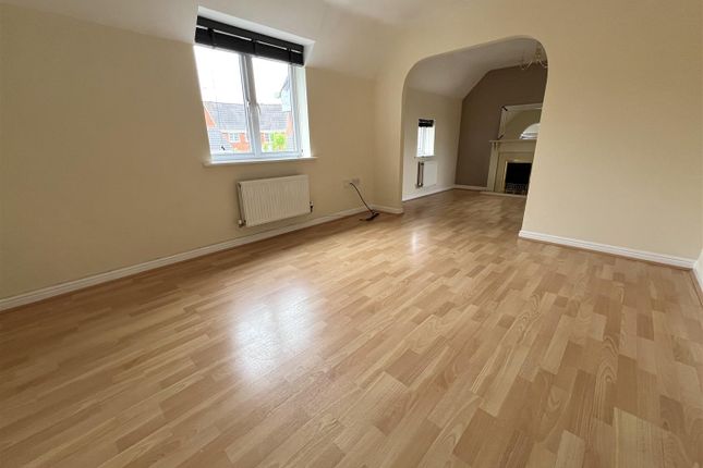 13, Reuben Avenue, Nuneaton photo 2