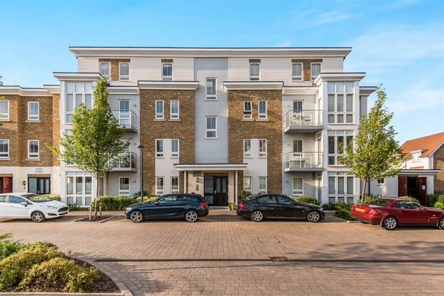 Flat for sale in Kingfisher Drive, Maidenhead