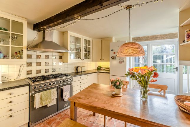 Black Fire Cottage, The Walk, Kidlington photo 3