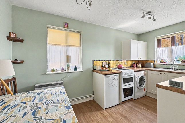 Flat 33, Victoria Court,, Station Road, Somerset photo 4