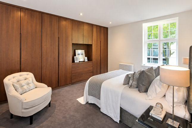 Apartment 6, 123 St. Georges Square, London photo 3