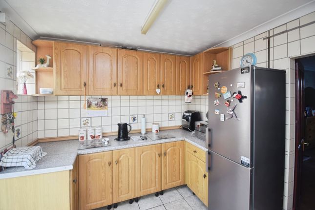 42, King George Avenue, Bridgwater photo 5