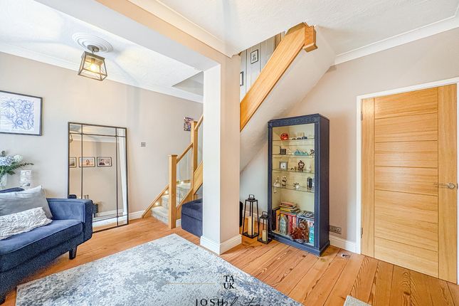 16, Lake Drive, Manchester photo 4