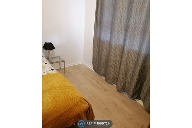 Room to rent in Dolland House, London