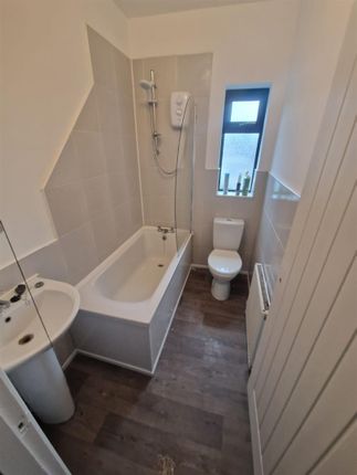 4 Catherine Street, Catherine Street, LEIGH photo 4