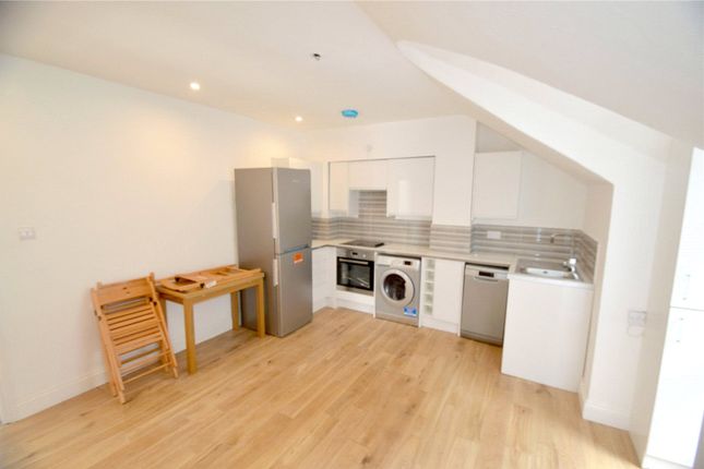 Flat to rent in Beulah Hill, London
