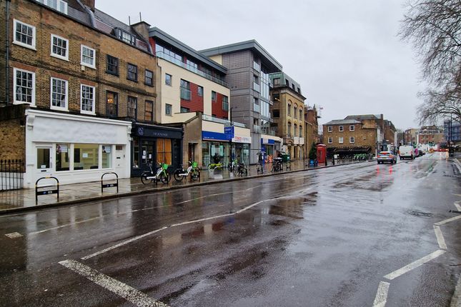 Retail premises to let in 23 Islington Green, London