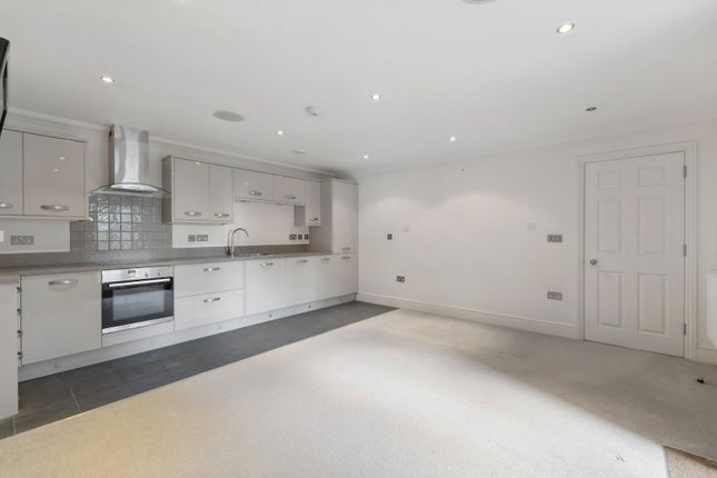 Flat 1, 8, Royal Parade, Gloucestershire photo 2