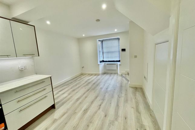 3 Arlingham House, St. Albans Road, Potters Bar photo 2