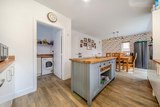 14 BARTLETT ROAD, Bloxham, Banbury photo 4