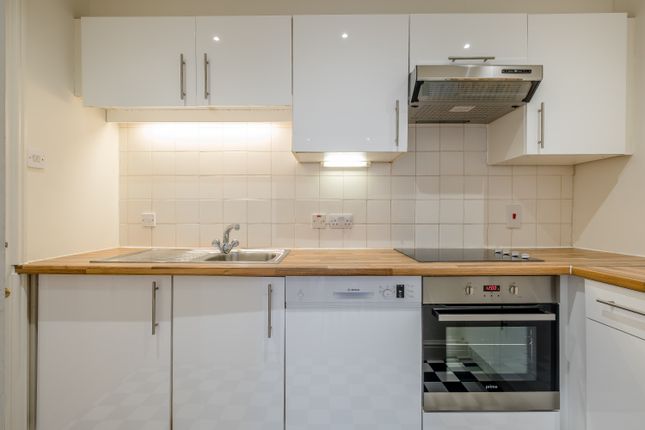 Flat to rent in Cedar House, 39-41 Nottingham Place, London
