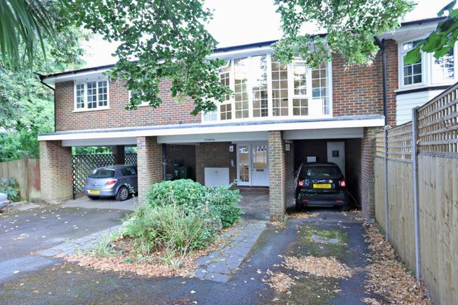 Thumbnail Flat to rent in Woodlands Road, Bromley, Kent