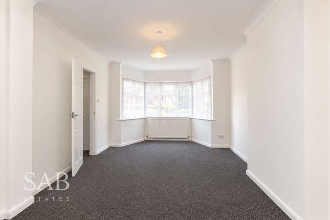 3 Newdene Avenue, Northolt photo 4