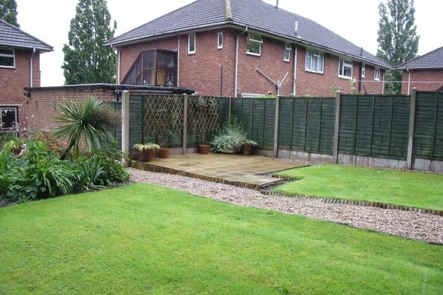 2 bed flat to rent in Poplar Road, Redditch