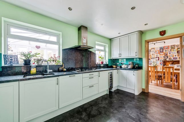 25, Warrener Close, Wiltshire photo 4