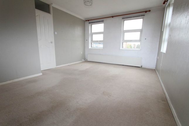 17, Hazelwood, Benfleet photo 3