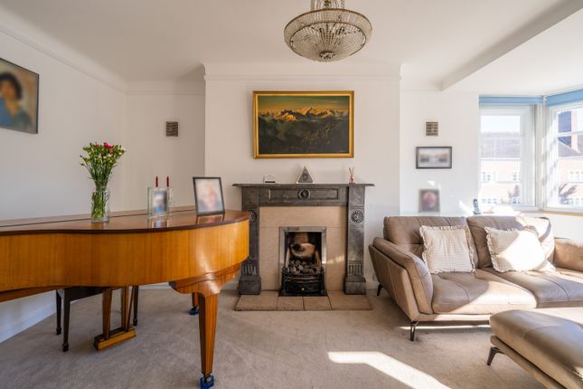Flat 45, Exeter House, Putney Heath, London photo 4
