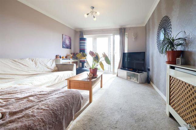 Flat for sale in Hampstead House, Spring Promenade, West Drayton