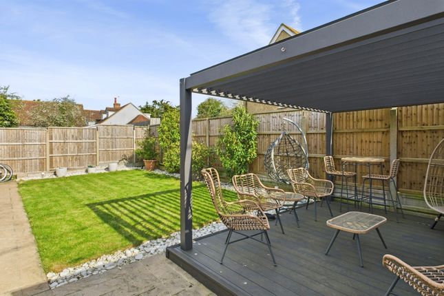 2, Allmains Close, Waltham Abbey photo 3