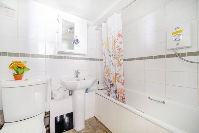 Flat 19 Heatherbank, Tower Road, Hindhead photo 3