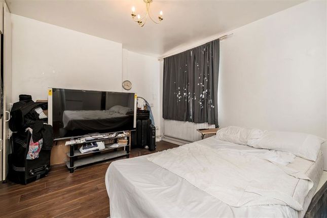 Flat 20, Stansfeld House, Longfield Estate, London photo 3