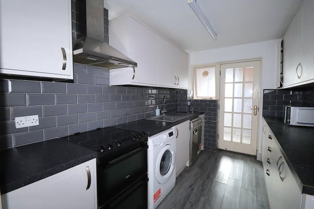 428, Pinewood Park, Farnborough photo 4