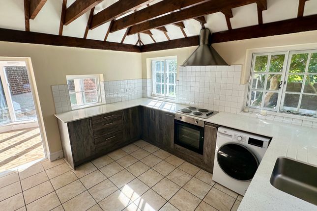 Rickmansworth Road, Northwood photo 4