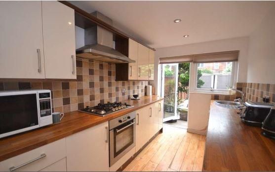 Thumbnail Terraced house to rent in Connaught Road, Reading