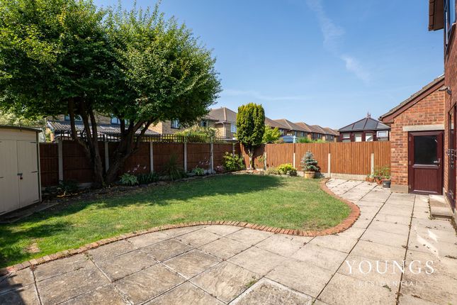 1 Beecroft Crescent, Canvey Island photo 4