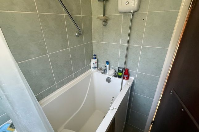 14 Martens Avenue, Bexleyheath photo 3