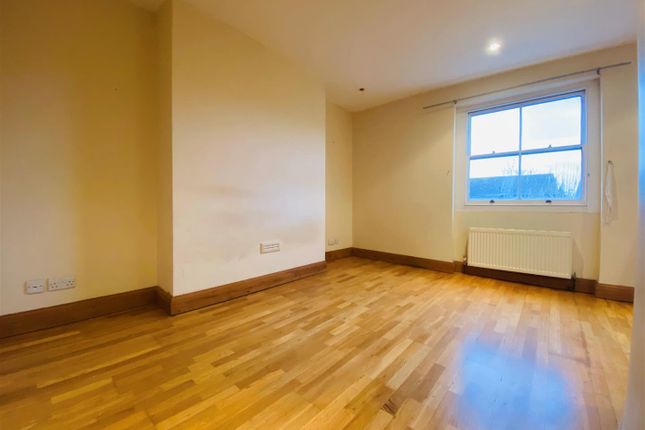 Flat for sale in Selhurst Road, London