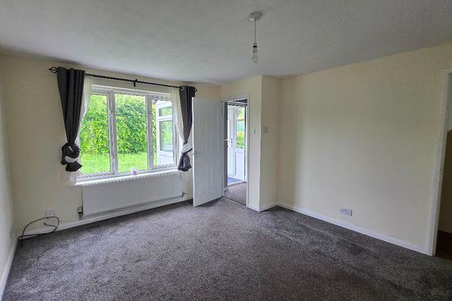 35 Pearly Bank, Oldham photo 4