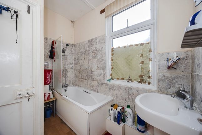 Flat for sale in Caulfield Road, London