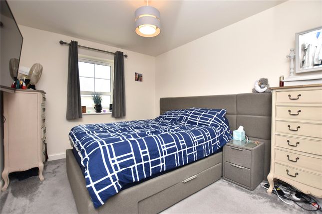 28, Churchyard Drive, Wakefield photo 5