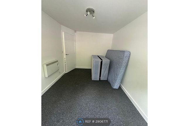 Apt  Wilson Brook Court, Commercial St, Hyde photo 5